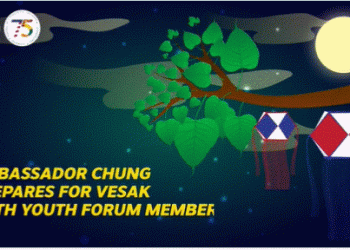 Ambassador Julie Chung enjoys making ‘Vesak kudu’.