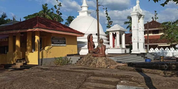 Theft in Atthanagalla Rajamaha Temple; Someone broke in and stole two Buddha statues and a few small caskets thought to be of ancient value.