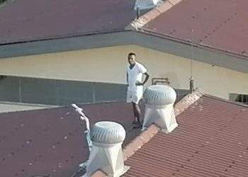 Prisoner in Jaffna Prison climbs to the roof top in looking for a transfer from the current prison I Sri Lanka Latest News