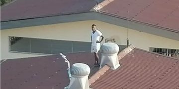 Prisoner in Jaffna Prison climbs to the roof top in looking for a transfer from the current prison I Sri Lanka Latest News