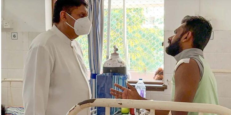 Sajith pays a visit to hospitalised Priyath Nikeshala, who was attacked by former Kaduwela deputy mayor.