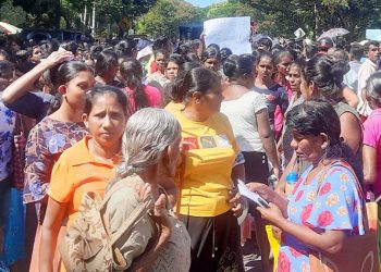 ‘Aswasuma’ creates havoc! People chase pohottuwa MP I Sri Lanka Latest News