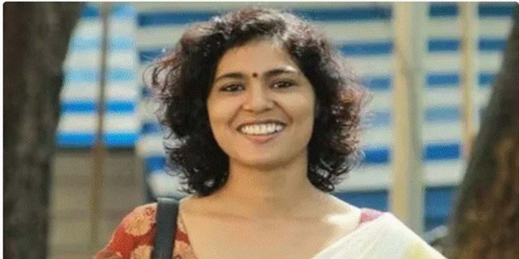 Meet Rehana Fathima, the activist who won ‘nudity’ case in Kerala high court  I SriLanka Latest News