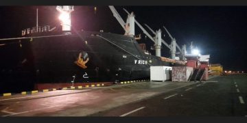 The chief engineer of an Abu Dhabi ship anchored in Galle harbour died after falling to see I Sri Lanka Latest News