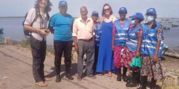 During their visit to Sri Lanka, a Swedish couple cleaned Gurunagar beech I Sri Lanka Latest News
