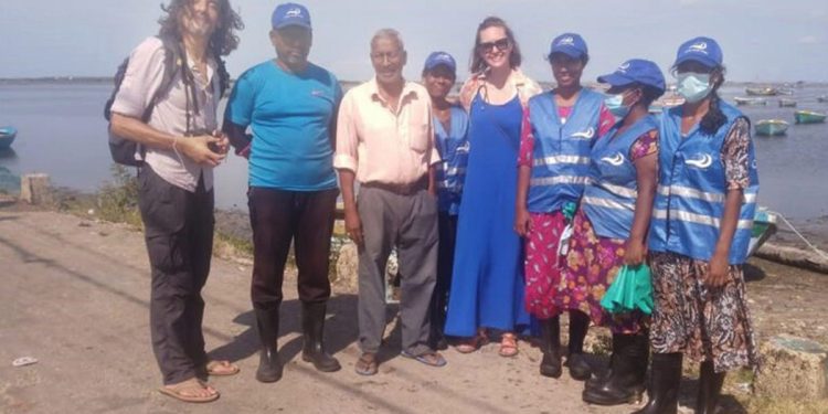 During their visit to Sri Lanka, a Swedish couple cleaned Gurunagar beech I Sri Lanka Latest News