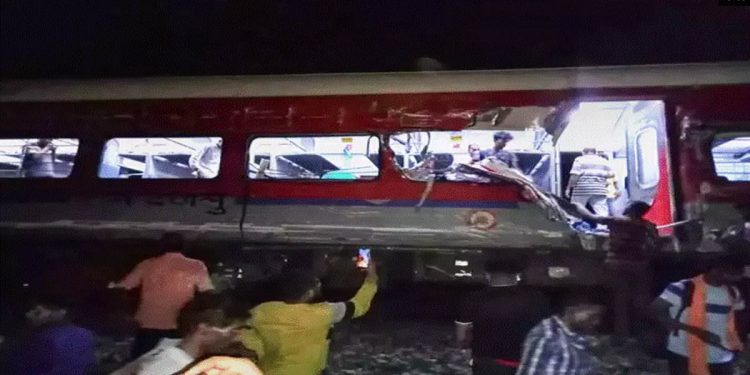 Odisha train accident: Coromandel express train collides with goods train;50 people dead, over 350 injured I  Sri Lanka Latest News