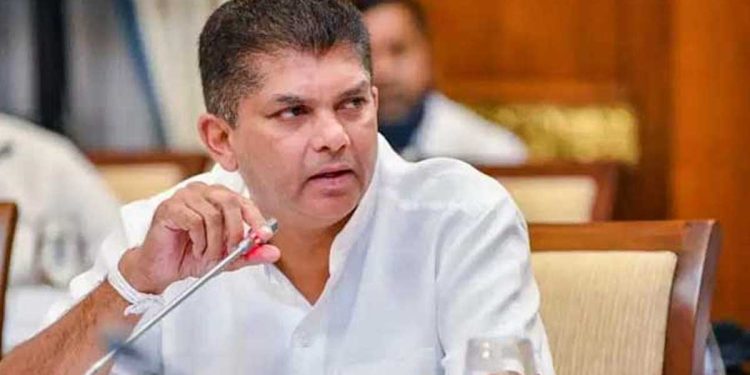 A video of a heated argument between State Minister Mr. Lohan Ratwatte and an institution official is currently making the rounds on social media – VIDEO I Sri Lanka Latest News