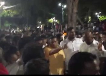 Kataragama, Kapumahathaya, and Basnayaka nilame were involved in a brawl presence of devotees: police intervene I Sri Lanka Latest News