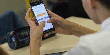 UNESCO proposes a ban on’smart phones’ in schools I Sri Lanka Latest News