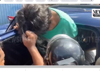 During a protest in Borella, the police arrested journalist Tharindu, who was in a three-wheeler! The arrest was carried out in an extremely immoral manner! I. VIDEO