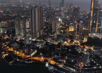 Former Peradeniya University professor Atula Senaratne claims that due to earthquakes near Sri Lanka, large buildings in Colombo are in danger I Sri Lanka Latest News