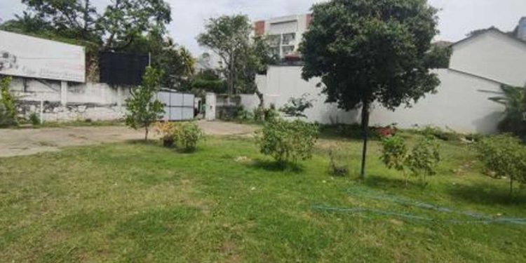 Cinnamon Gardens police have arrested a group of 26 people in connection with the violence sparked by a land dispute in Colombo 7 I Sri Lanka Latest News
