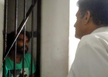 Sajith paid a visit to journalist Tharidu at the Borella police station last night  I Sri Lanka Latest News