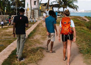 Police nabbed the suspect posed as a tour guide and robbed a foreign tourist  I Sri Lanka Latest News        