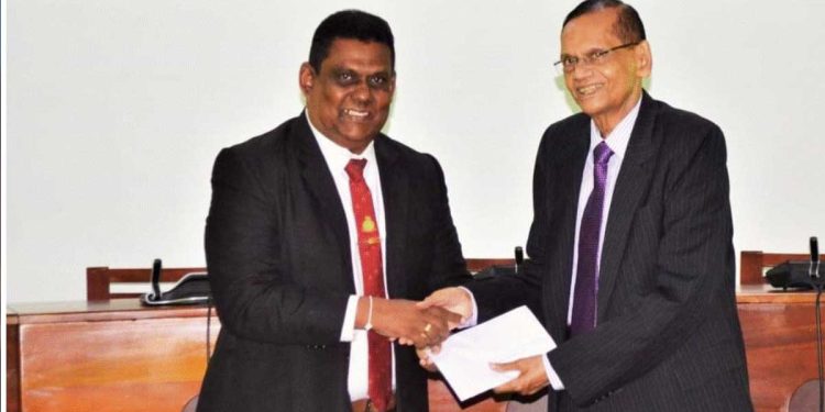 Credentials and other relevant documentation was handed over on Monday 21st August to Emeritus Professors of the University of Colombo by the Vice Chancellor at a simple ceremony at College House
