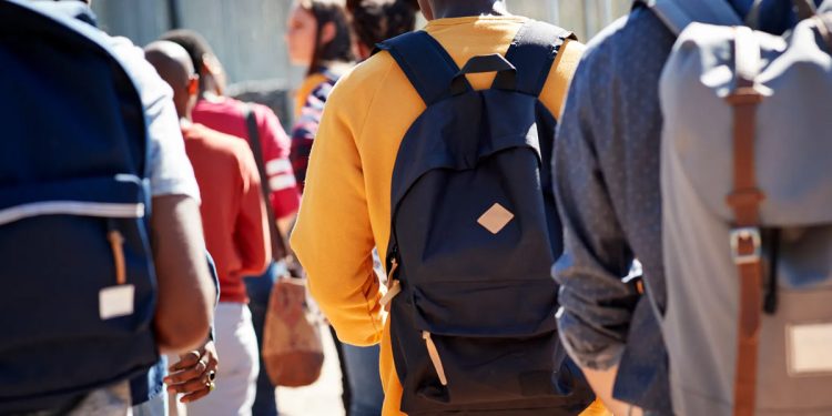 A school student’s neck was cut and his bag was stolen!  Student is in serious condition ! Sri Lanka Latest News