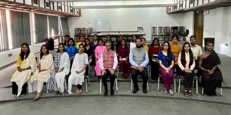 Full scholarships for 22 Sri Lankan students to study Hindi in India I Sri Lanka Latest News