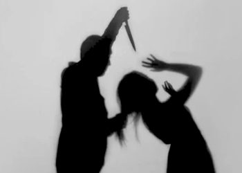 16 year old  school girl stabbed by 24 year old boyfriend on the road  I Sri Lanka Latest News