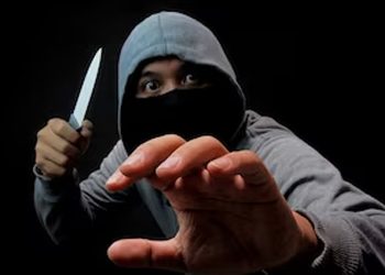 Robbers put the knife to a four month old child’s neck  and get away with valuables & Rs 60 lakhs worth motor car! Sri Lanka Latest News