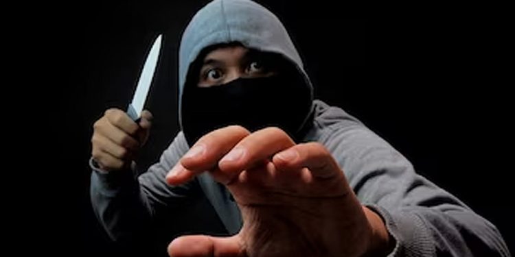 Robbers put the knife to a four month old child’s neck  and get away with valuables & Rs 60 lakhs worth motor car! Sri Lanka Latest News