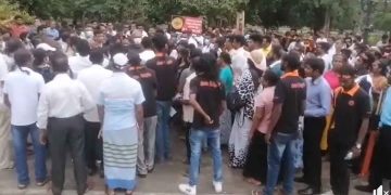 Fonseka gathered to town hall with a large crowd! The police surround the town hall! VIDEO I Sri Lanka Latest News