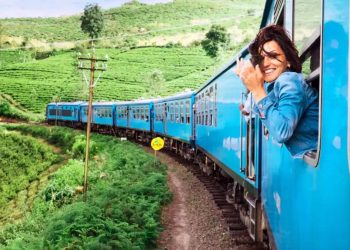 Two boys who tried to steal the phone of the Chinese woman on the train arrested in Nawalapitiya! Sri Lanka Latest News  I Sri Lanka Latest News