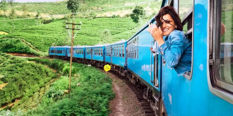 Two boys who tried to steal the phone of the Chinese woman on the train arrested in Nawalapitiya! Sri Lanka Latest News  I Sri Lanka Latest News