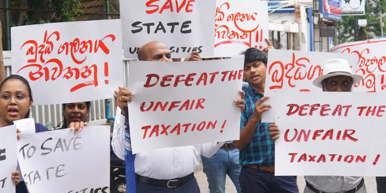 University academic – non-academic staff in a joint protest! VIDEO I Sri Lanka Latest News
