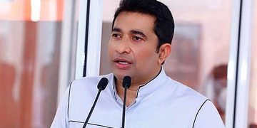 Minister Roshan is not happy with the way water management committee meetings are conducted and officials are not attentive and engaged on phones I Sri Lanka Latest News
