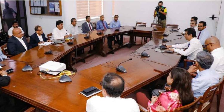 Opposition Leader visits the Chamber of Commerce in Sri Lanka to discuss the recovery policy agenda with the executive board and sector heads  VIDEO & PHOTOS  I Sri Lanka Latest News