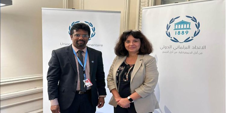 Wasantha Yapabandara, member of the Freedom Group, delivered a letter to the Inter-Parliamentary Union yesterday (13).