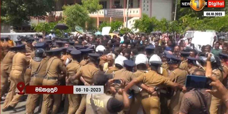MP Rasamanikkam led a protest in Batticaloa on land issue I Sri Lanka Latest News