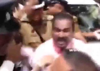 Doctors surround the health ministry! police surrond protesting doctors! Never happened before in Sri Lanka I Sri Lanka Latest News