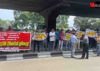 No Salary increase for 7 years! Govt. servants took to the streets in protest!  Railway and harbour workers took to the streets yesterday! VIDEO I Sri Lanka Latest News
