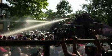 Police tear-gassed to disperse teacher-principal protest at Prelawatta! Sri Lanka Latest News