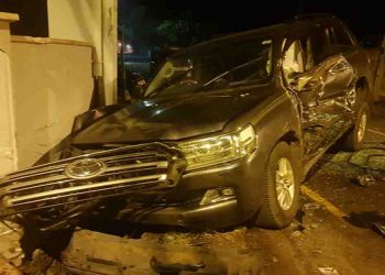 A powerful cabinet minister’s super V 8 met with an accident in Jaffna! I Sri Lanka Latest News