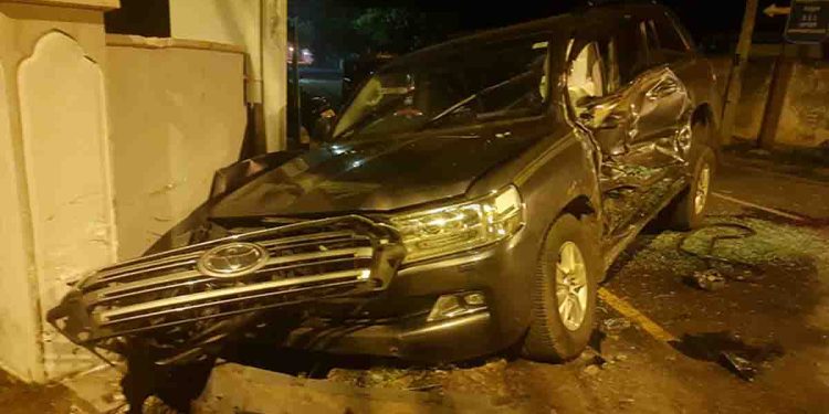 A powerful cabinet minister’s super V 8 met with an accident in Jaffna! I Sri Lanka Latest News