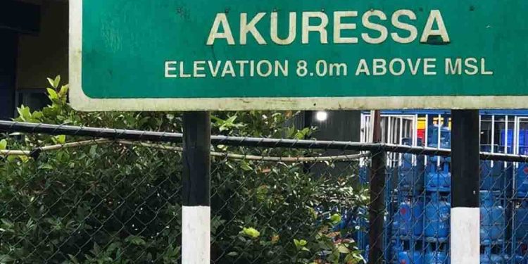 No entry zone in Akuressa: Imminent landslide area corden off from entry I Sri Lanka Latest News
