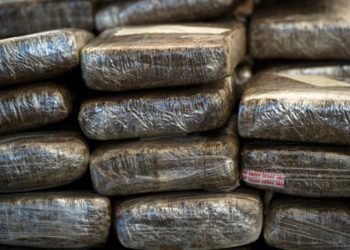 Using mobile phones Dewundara Tamil and Papol kalu control drug traffic from high-security Bussa Prison I Sri Lanka Latest News