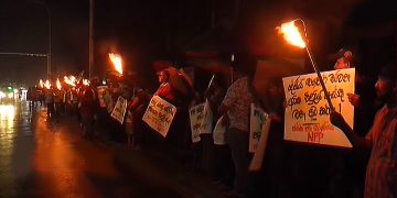 JVP take torches against the electricity bill! VIDEO I Sri Lanka Latest News