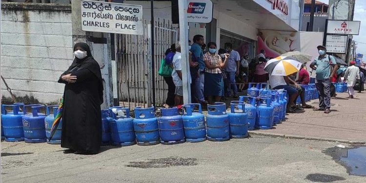 Contrasting Economic Responses: Lessons from Pakistan and Sri Lanka’s 2022 Crises