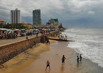 An unidentified body found on the Galle Face! Doubt body to be a monk! Sri Lanka Latest News