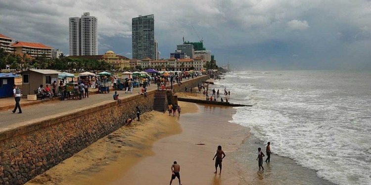 An unidentified body found on the Galle Face! Doubt body to be a monk! Sri Lanka Latest News