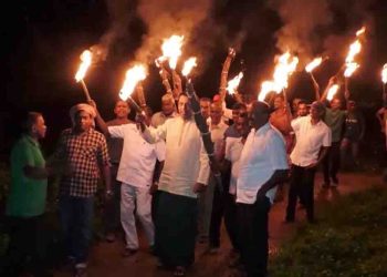 SJB held a torchlight march around the country late at night against the 3rd increase in the electricity bill! VIDEOS & PHOTOS I Sri Lanka Latest News