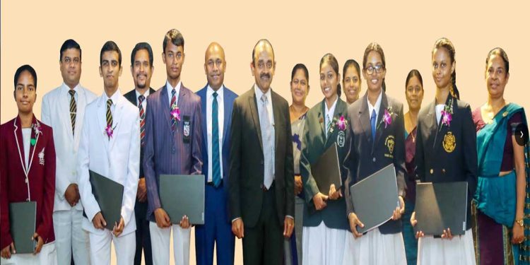 People’s Bank Honors A/L Top Achievers with Laptop Computers  I Sri Lanka Latest Business News