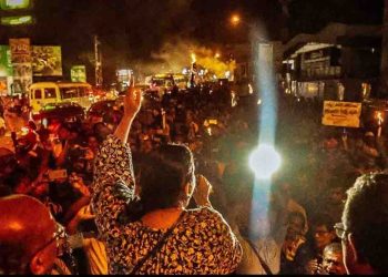 ‘Torch protests’ against the light bill last night all over the country! VIDEO I Sri Lanka Latest News