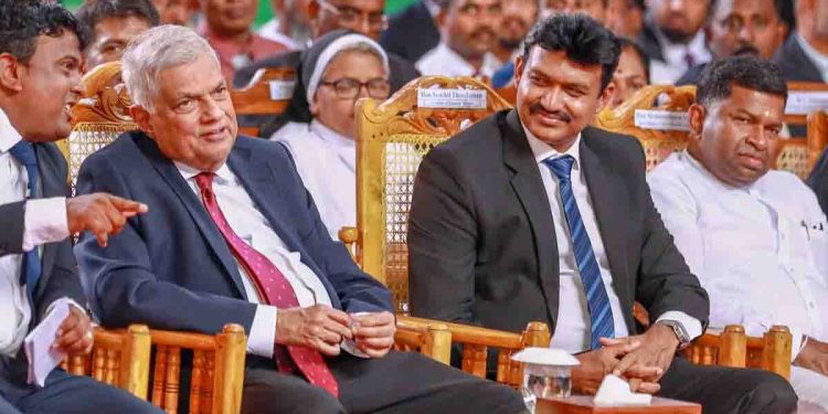 Ranil says in Batticaloa that he will solve the ethnic problem! PHOTOS I Sri Lanka Latest News