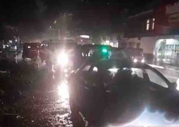 Another tree falls on 3 vehicles on Duplication Road! I Sri Lanka Latest News