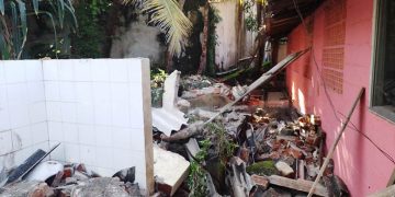 An unsecured wall collapsed near the Maharagama President’s Primary School and a student was injured! Sri Lanka Latest News